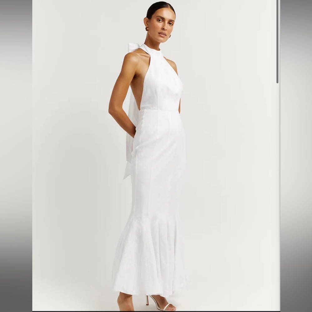 DISSH AISLE WHITE LINEN HIGH NECK
DRESS - 6 / WHITE